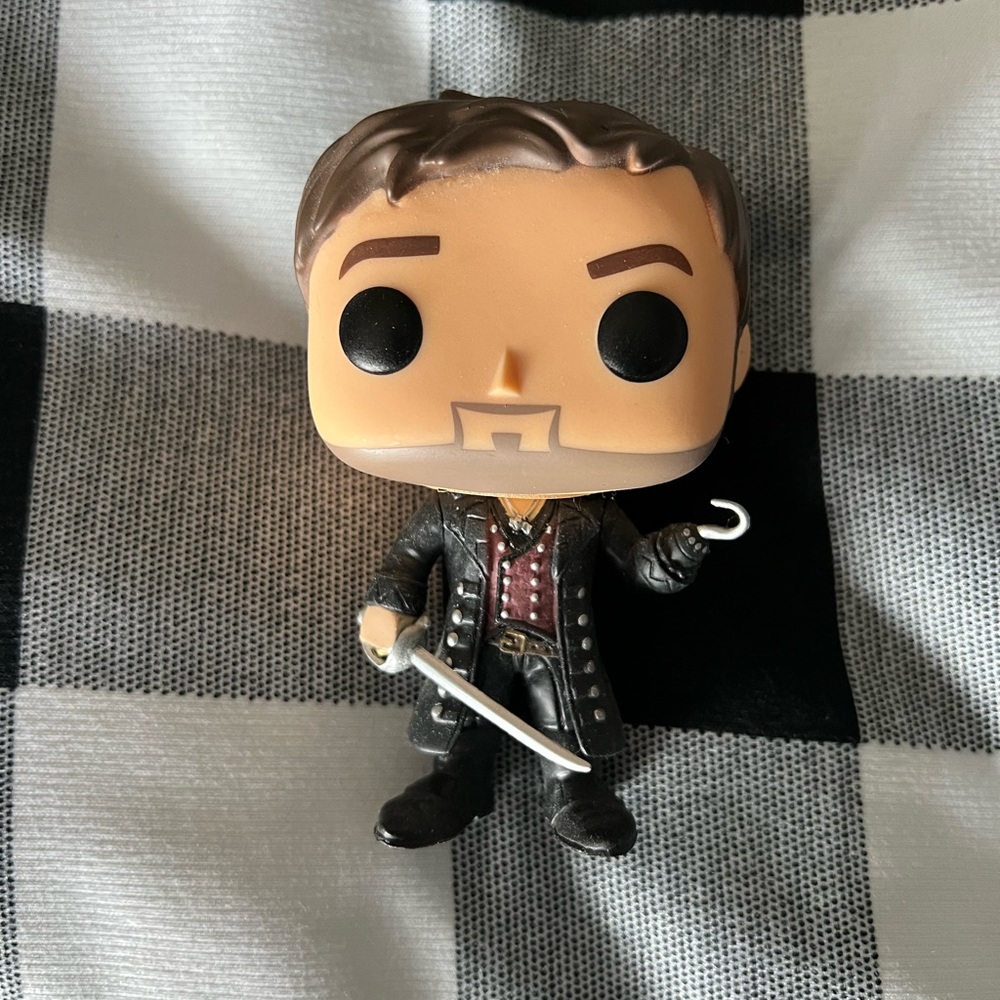 Funko Pop! Once Upon A Time Captain Hook #272 OOB